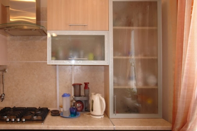 Кухня с комбинированными фасадами